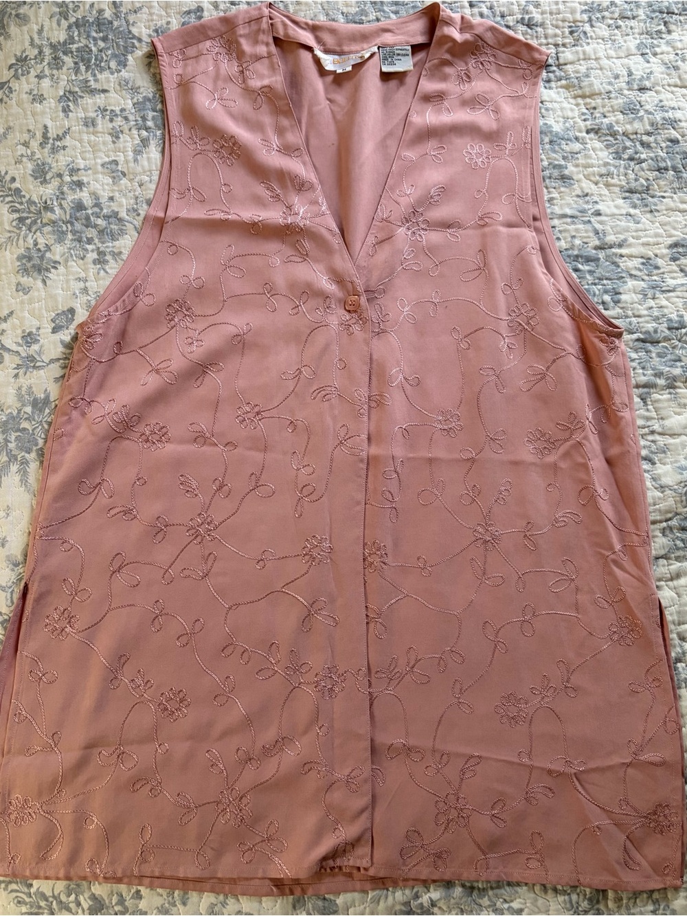 Sleeveless Embroidered V-Neck Pink Blouse-Tunic Size Medium 1 Button Closure